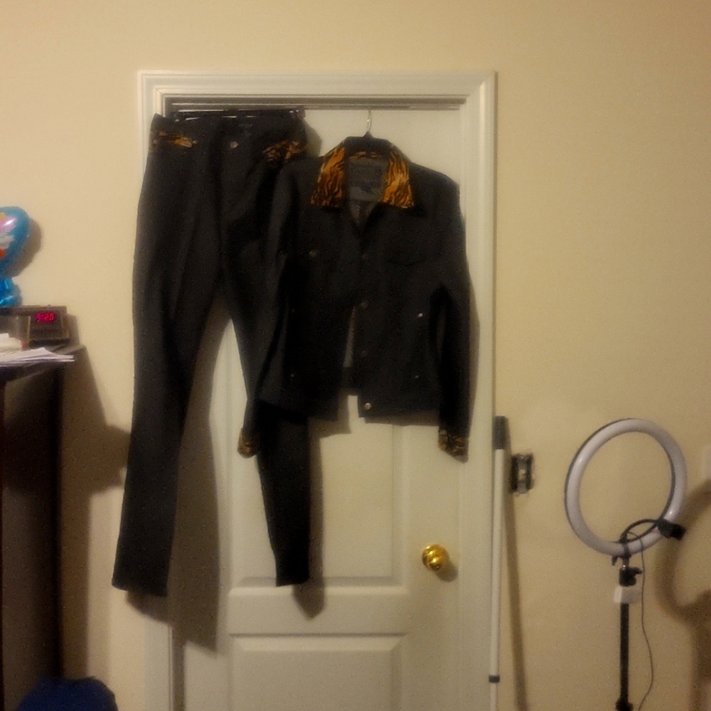A guess jacket xl with matching pants 32waist, 32 length. Light thin demin with